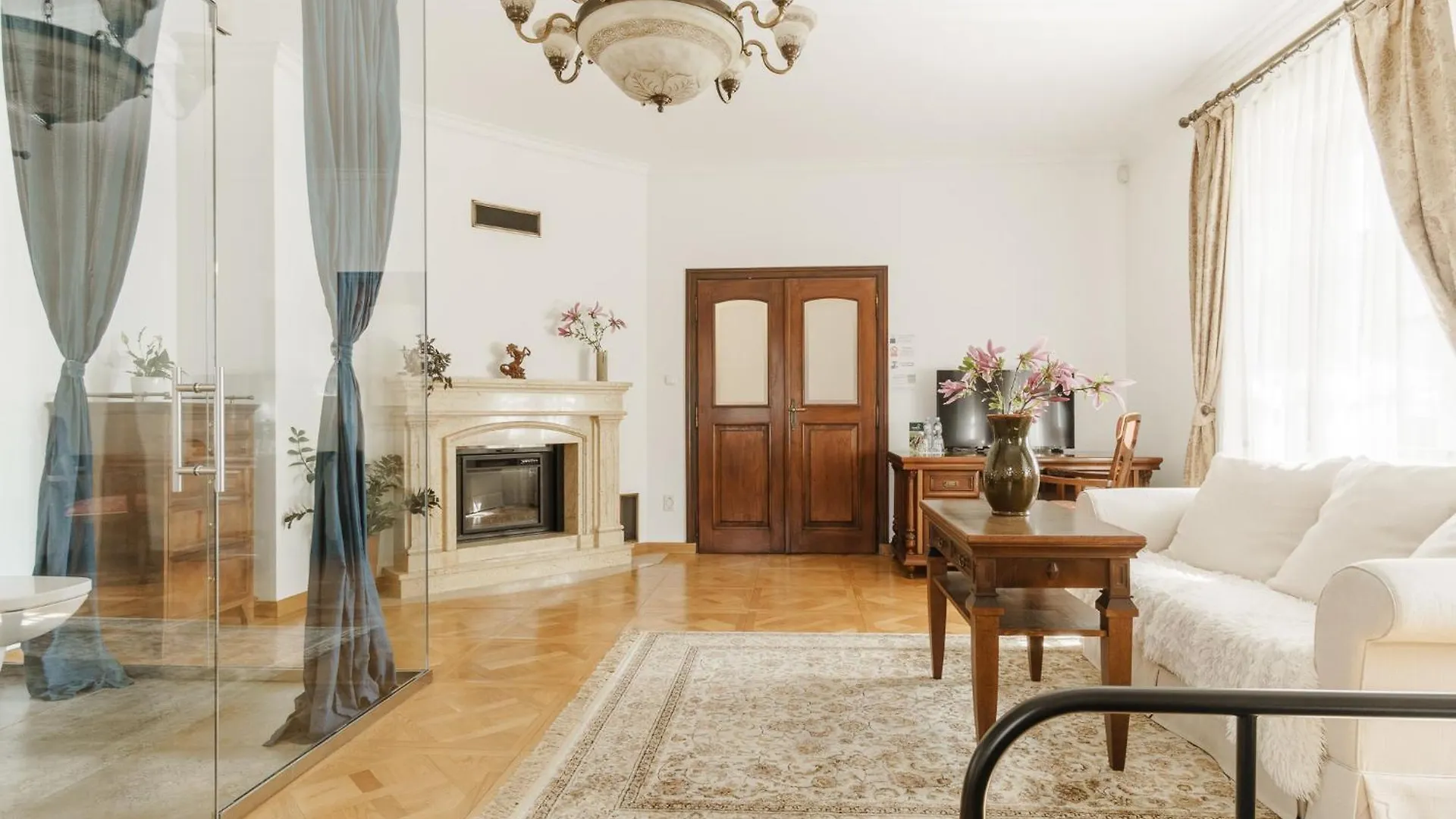 קרקוב Apartamenty W Dworku Cheval מלון דירות