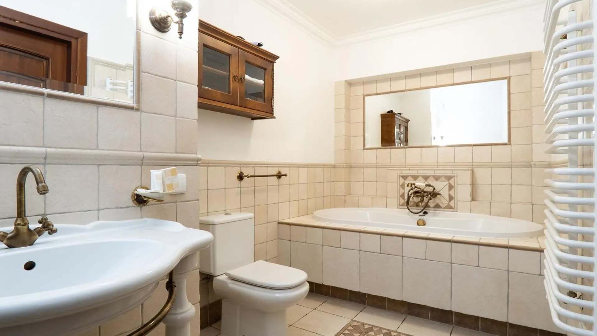 קרקוב Apartamenty W Dworku Cheval מלון דירות